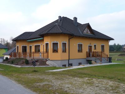 Hausbau - Ziegelmassivbau Holzriegel Hausbau Zimmerei Baumeister Fertigteilhaus Holzbau Massivbau